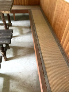 生駒郡平群町ベンチ畳張替え工事前の写真